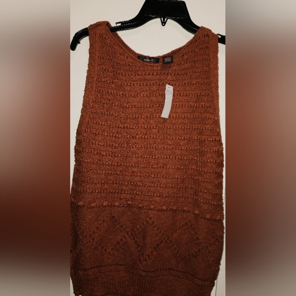 Women's knitted sleeveless blouse